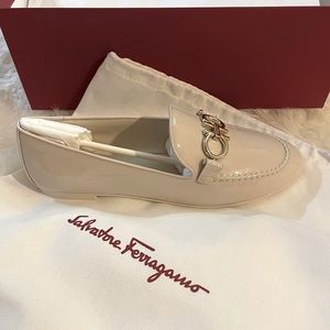 NEW Ferragamo Women Loafers with authenticity card, shoe box, dust bag Size 6